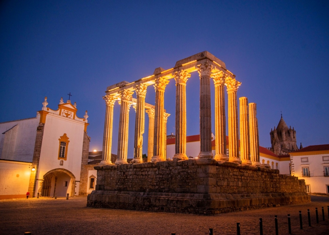 Évora